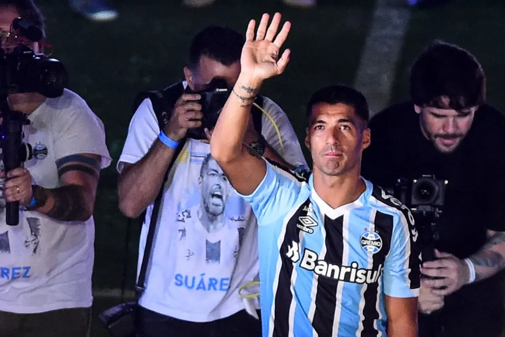 Presentación de Suárez en el Arena do Gremio