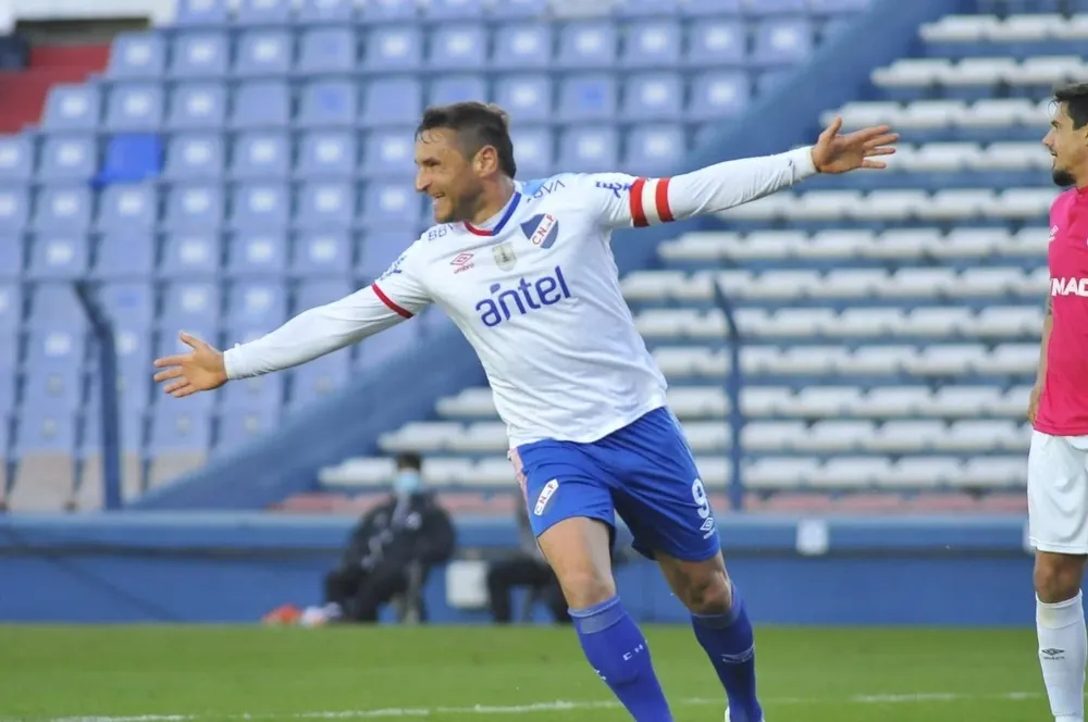 Gonzalo Bergessio festeja ante Wanderers
