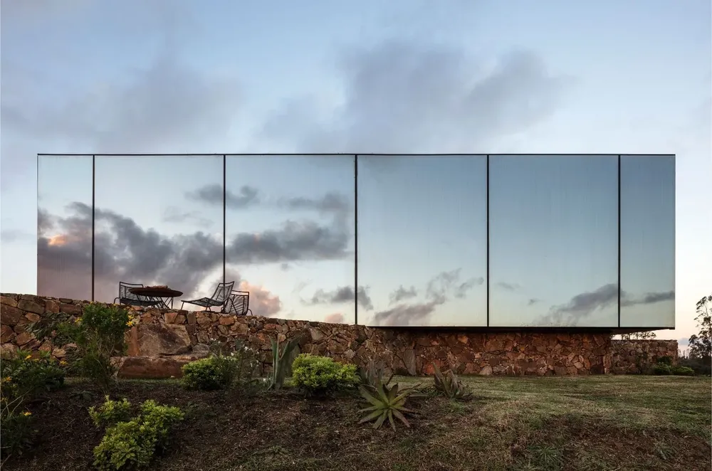 Sacromonte conjuga una posada de lujo con viñas
