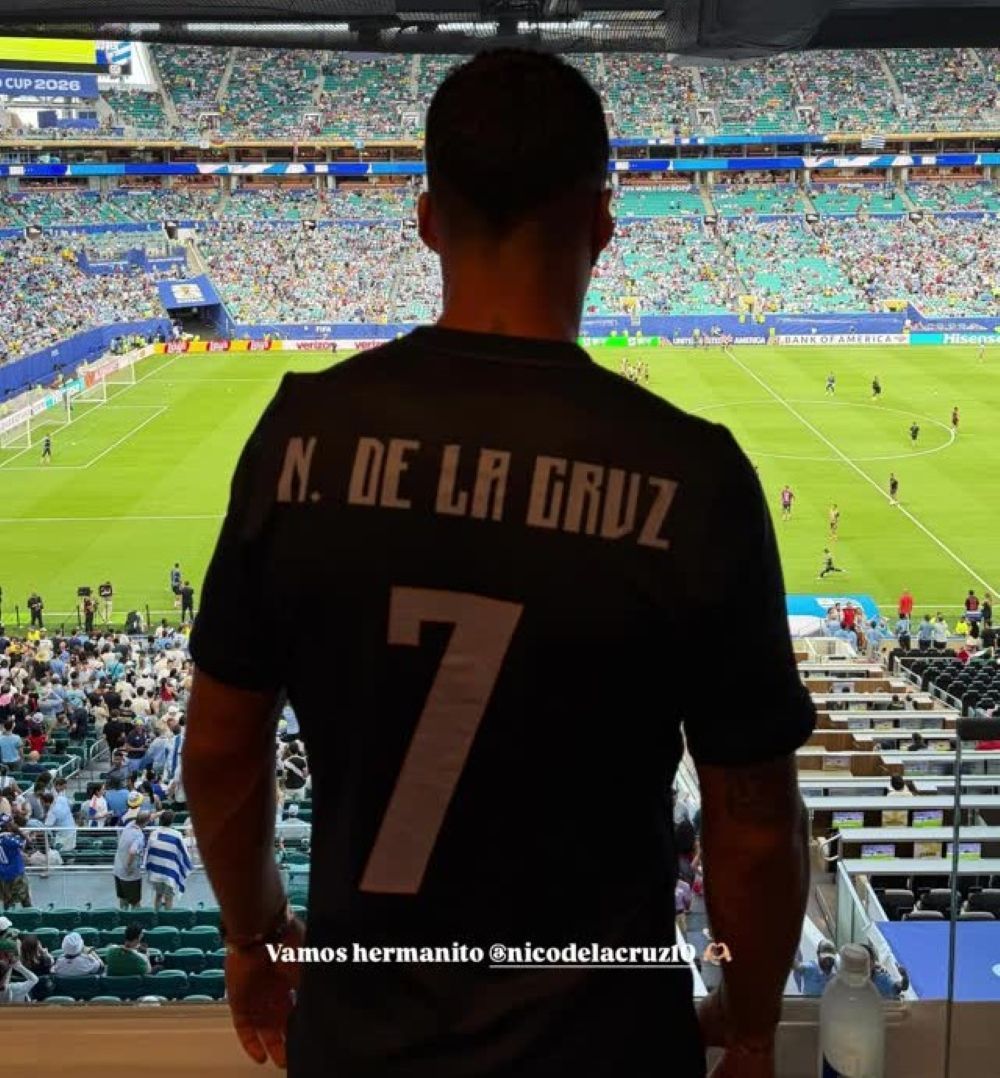 La camiseta alternativa de la selecci&oacute;n uruguaya que utiliz&oacute; Luis Su&aacute;rez en el partido ante Cabo Verde en el Mundial 2026