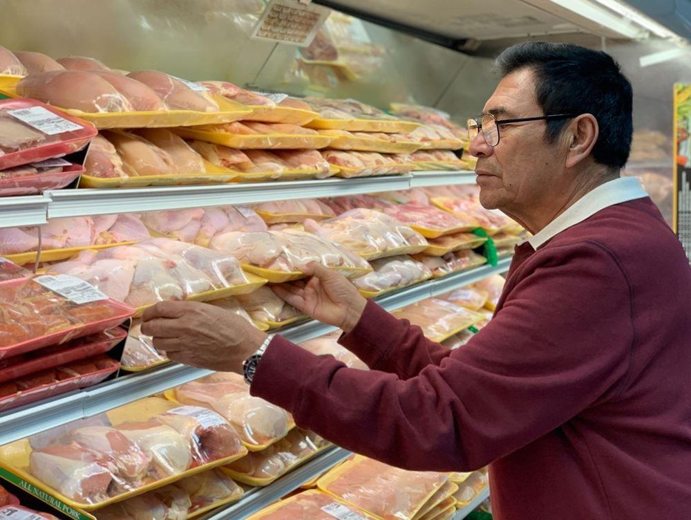 La contaminación por Salmonella no está exenta en ningún método de crianza o cosecha de pollo, asegura Chaves.