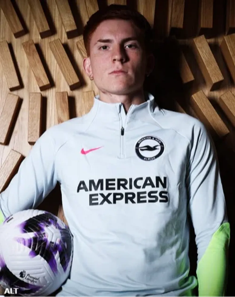 Barco en la producción de fotos que le obsequió su nuevo club