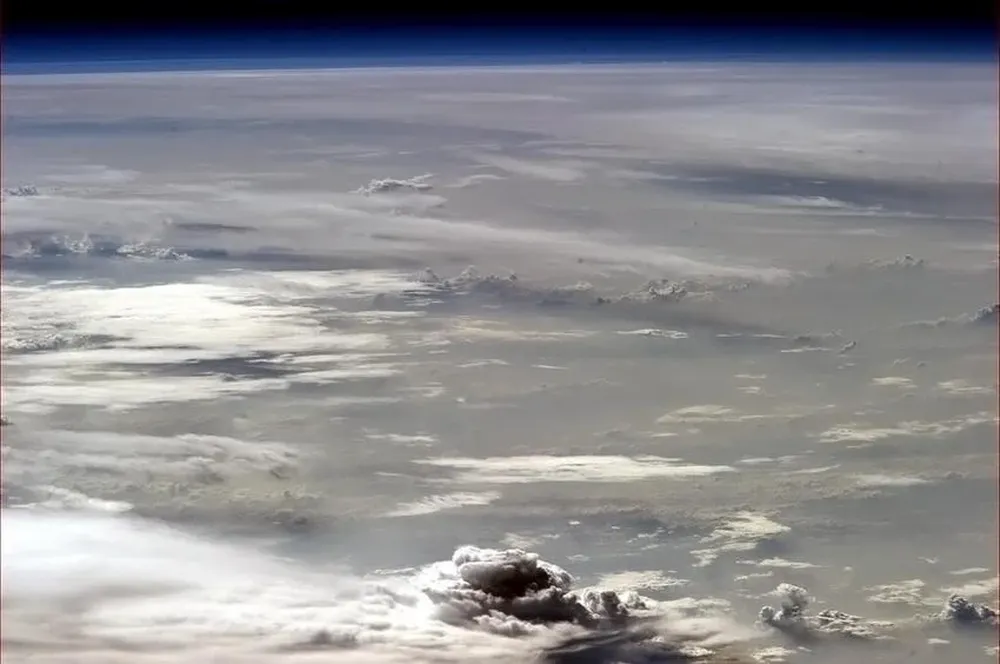 Tormenta desde el espacio