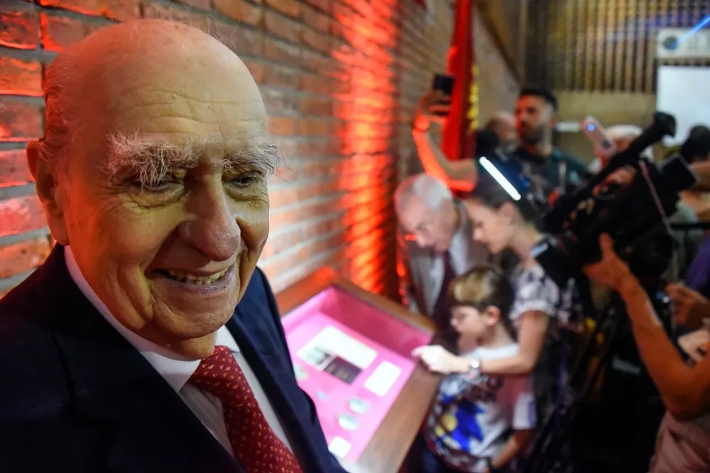 Julio María Sanguinetti durante la inauguración de la exposición con los documentos personales de Batlle y Ordóñez