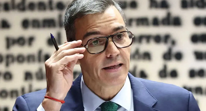 Pedro Sánchez y sus gafas en la comparecencia ente la Comisión Koldo en el Senado.