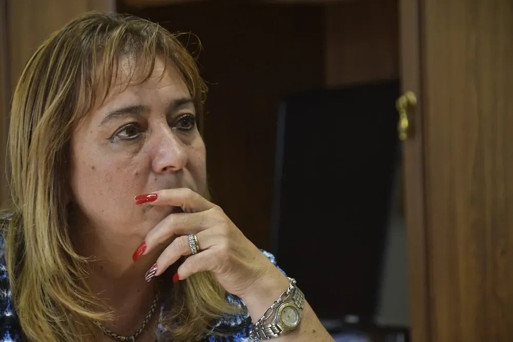 La ministra de Vivienda y Ordenamiento Territorial en su despacho