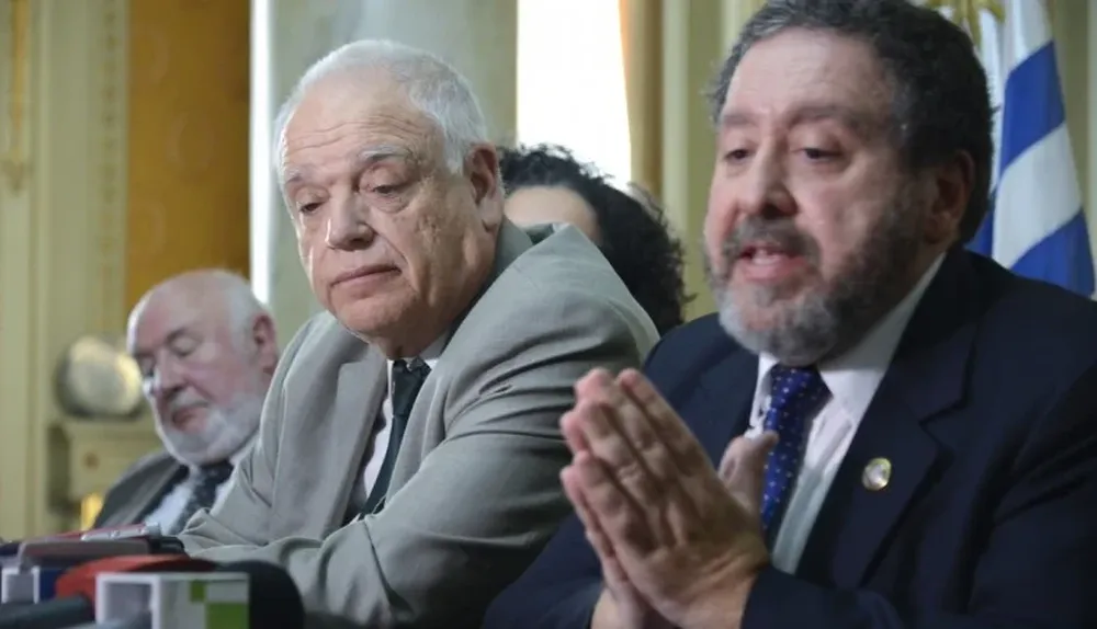 Ls ministros Jorge Ruibal Pino, Ricardo Pérez Manrigue y Jorge Chediak