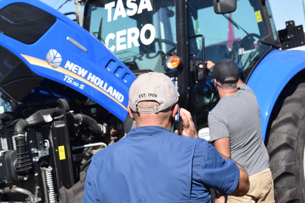 Comercializaci&oacute;n de maquinaria agr&iacute;cola en la Expoactiva Nacional de 2025.