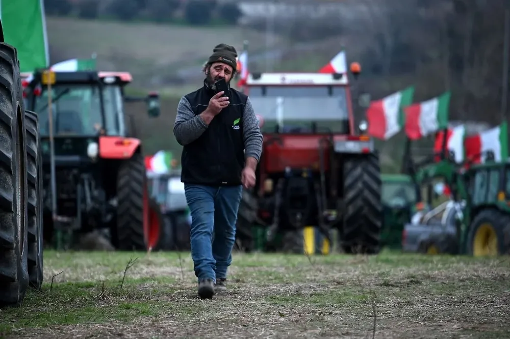 Desde el jueves los productores rurales están en las afueras de Roma, aunque algunos tractores ingresaron a la ciudad.