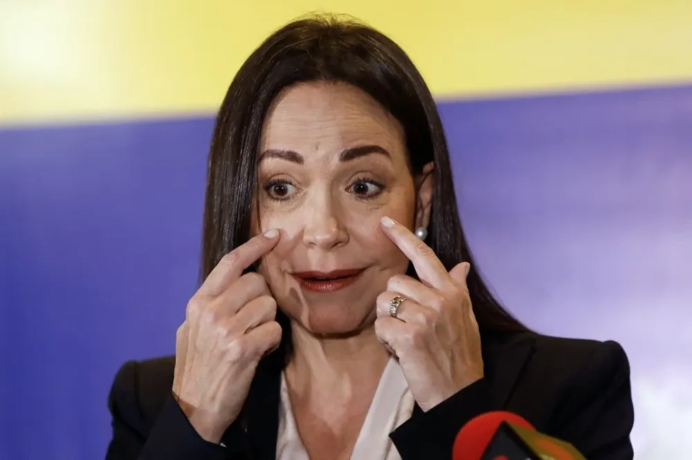 María Corina Machado encabeza la intención de voto, pero el alto tribunal de justicia venezolano encontró cómo dejarla afuera de la carrera electoral.