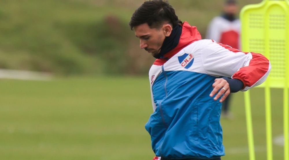 Maxi Silvera en la práctica de Nacional