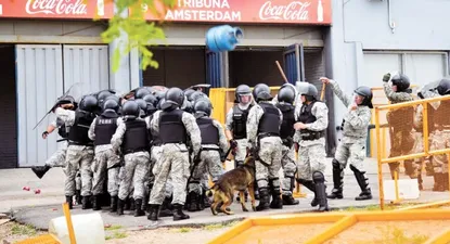 La garrafa arrojada desde la Amsterdam