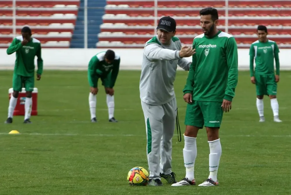 Julio César Baldvieso en la práctica de Bolivia