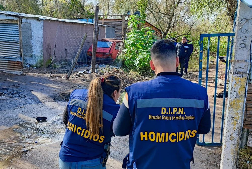Trabajo de la Policía en la escena del cuádruple homicidio perpetrado en Maracaná