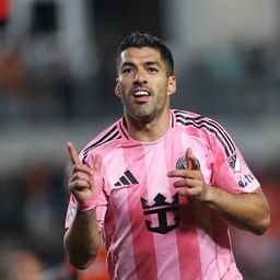 Festejo de Luis Suárez en su gol ante Houston Dynamo