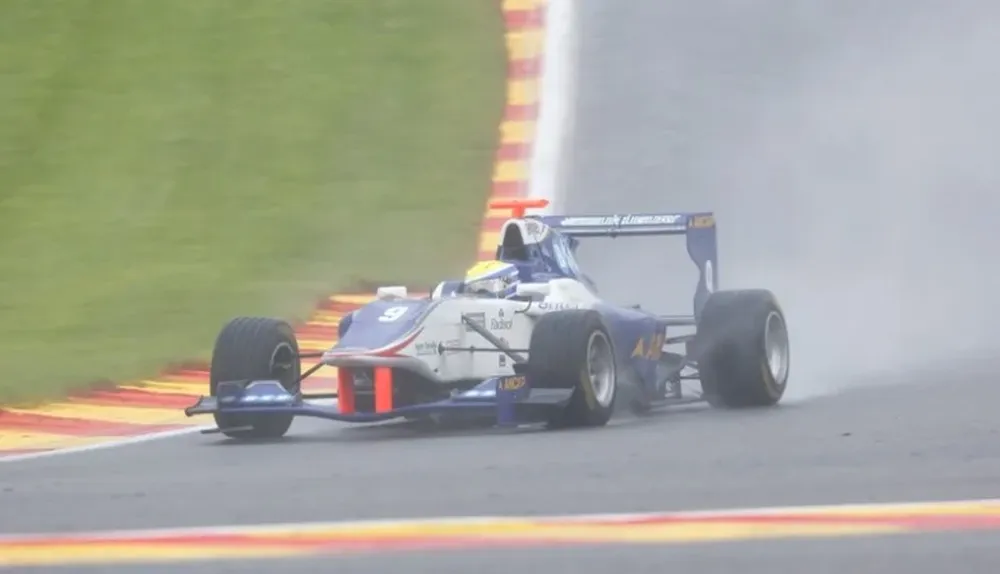 Urrutia optó por largar con neumáticos para piso mojado.