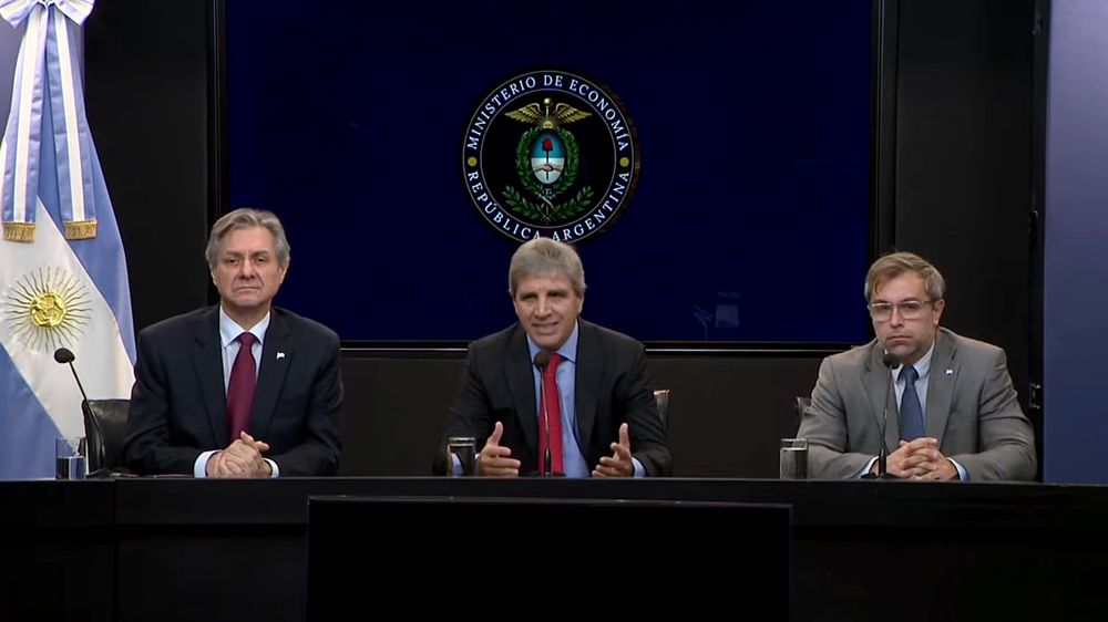Luis Caputo presentó el programa financiero 2026-2027.