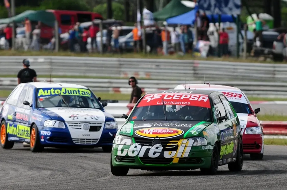 Jorge Pontet se impuso en la primera final de Superturismo.