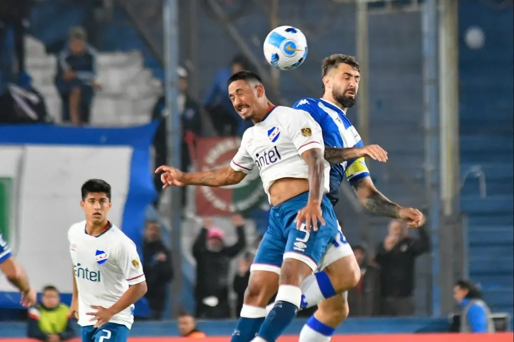 Nacional fue superado por Vélez en juego y en el resultado