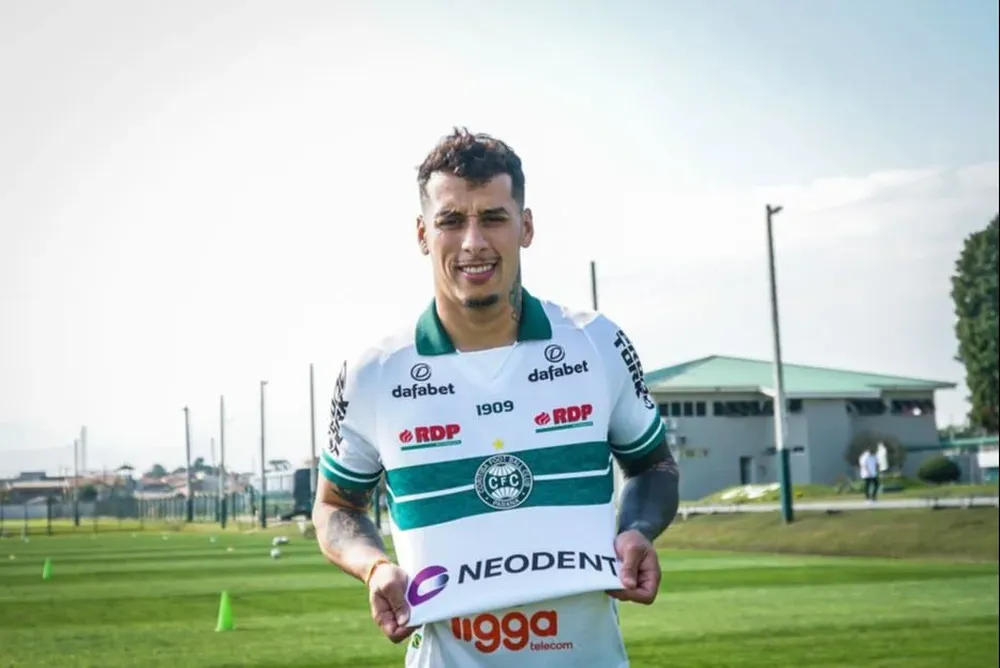 Jesús Trindade con la camiseta de Coritiba