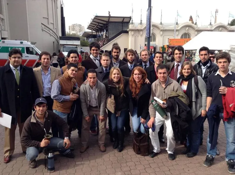 Jóvenes de la FR uruguaya en la Expo Palermo