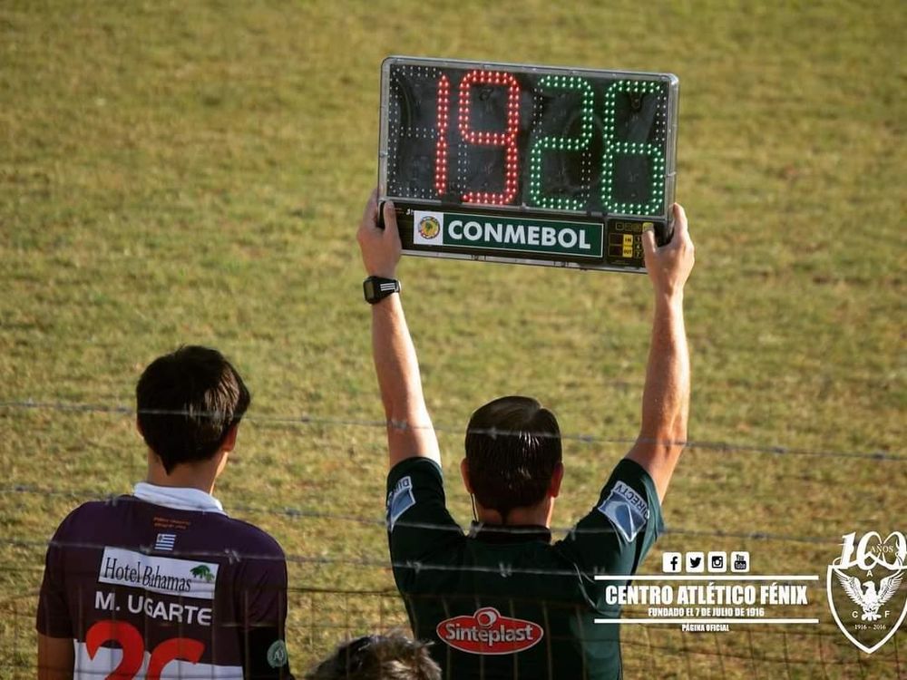 Manuel Ugarte en su debut en Fénix