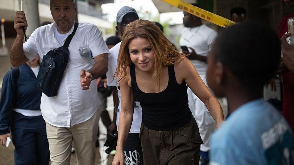 Shakira visitó por sorpresa el departamento de Chocó y prometió contribuir a la reconstrucción de parte de sus escuelas.