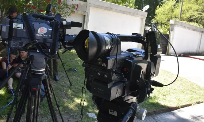 La venta de señales de aire a cables del interior y comparación con precios de Tenfield y Disney