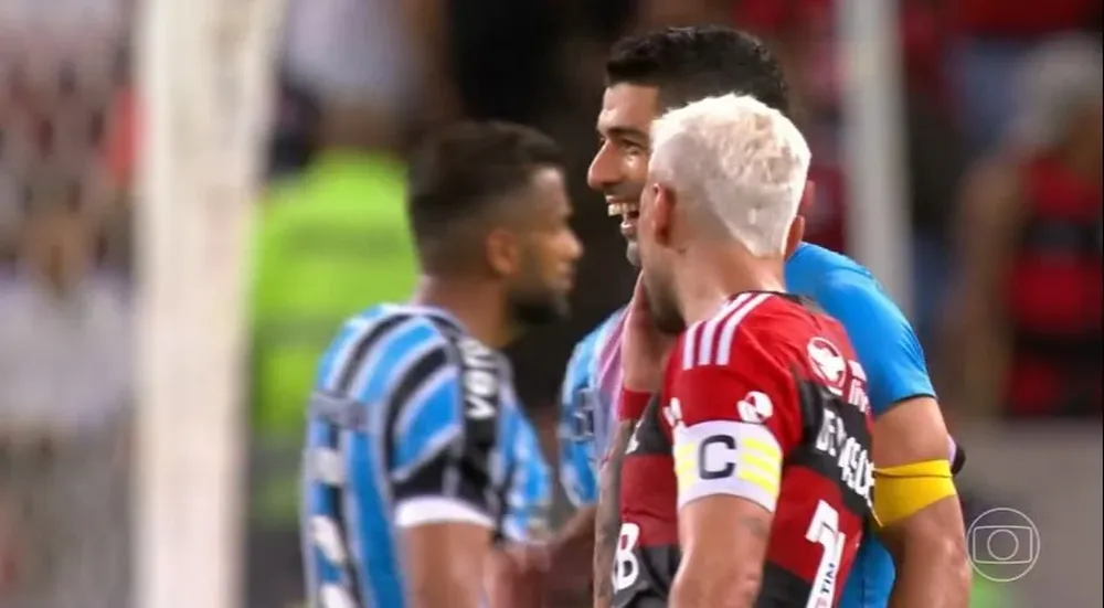 Luis Suárez y Giorgian De Arrascaeta tras el último partido Gremio vs Flamengo