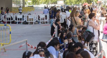 Ambiente previo a la primera de las dos actuaciones de Taylor Swift en el Santiago Bernabéu.