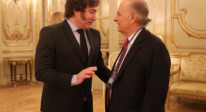 El presidente Javier Milei junto a Alejandro Bulgheroni, titular de Pan American Energy