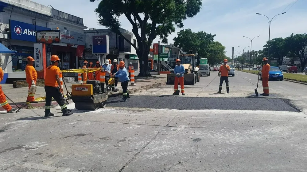 Intendencia repara el tramo roto en General Flores el 9 de diciembre de 2022, producto de altas temperaturasIntendencia repara el tramo roto en General Flores el 9 de diciembre de 2022, producto de altas temperaturas