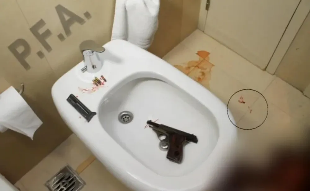 El bidet de Nisman fue manchado con el arma, las balas y sangre
