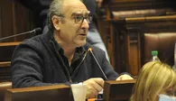 Gustavo Olmos, diputado del Frente Amplio denunciado por su suplente Martina Casás