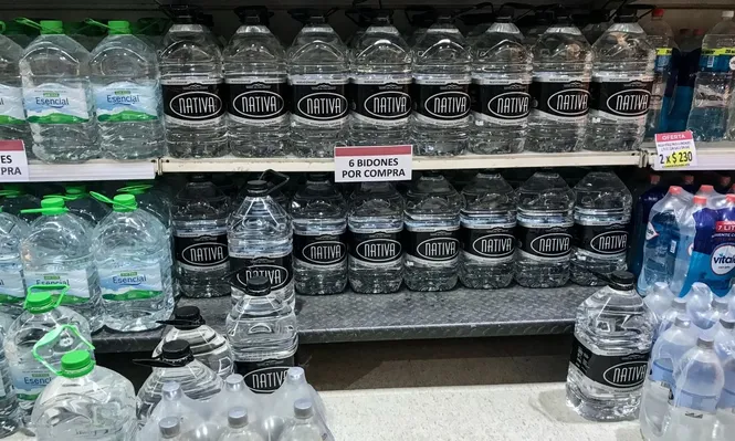 Economía autorizó importación de agua mineral con exoneración de impuestos