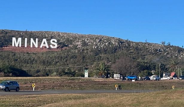 Letras gigantes en Minas