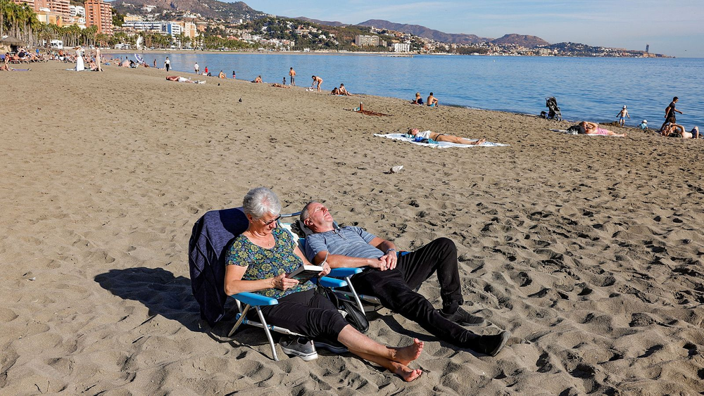 Gente en las playas del Mediterráneo en pleno invierno.