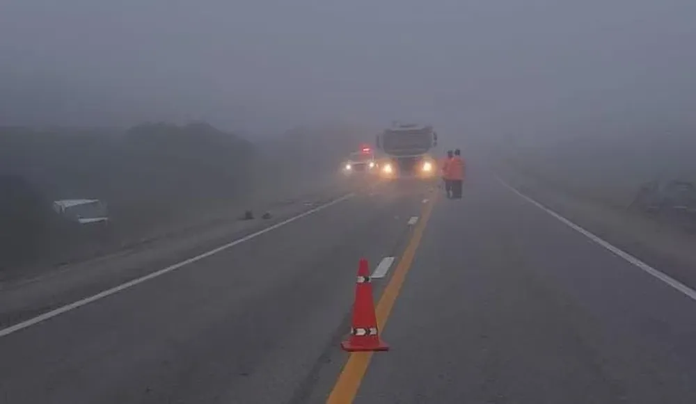Los dos autos terminaron al costado de la ruta tras el choque