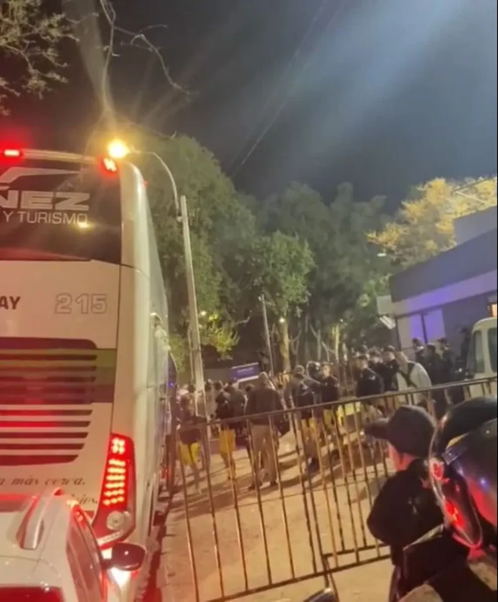 La salida de los jugadores de Peñarol del Parque Viera