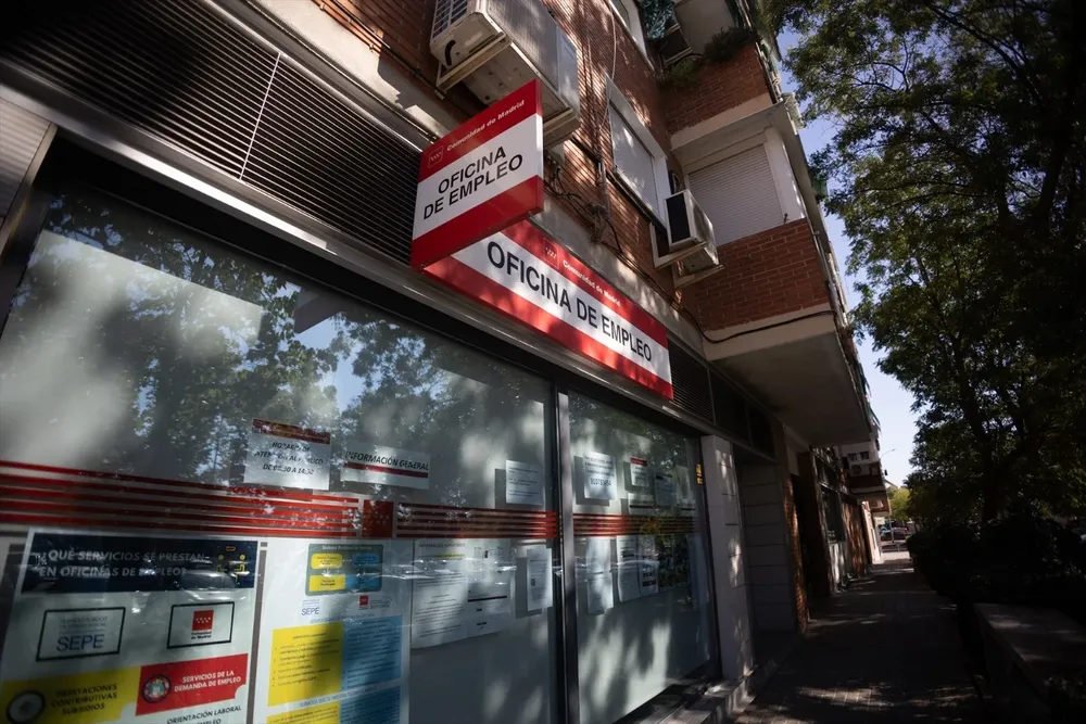 Fachada de una oficina de empleo.