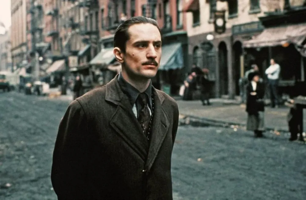 Robert De Niro en El Padrino Parte II, dirigida por Francis Ford Coppola