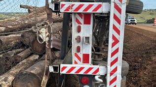 Un hombre de 76 años murió tras despistar el camión que conducía y volcar su carga en Ruta 8