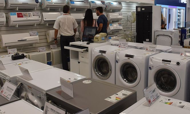 Datos de consumo confirman tendencia dispar: suba en bienes durables y estancamiento en la canasta básica