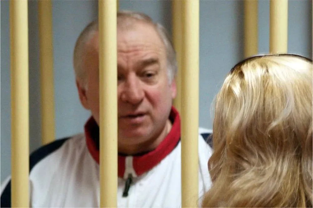Sergei Skripal fue hallado envenenado junto a su hija Yulia en un banco de un parque.