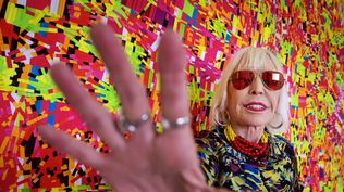 La artista argentina Marta Minujín presenta instalación lumínica en Madrid