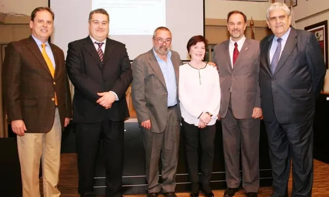 Las autoridades de la Asociación Nacional de Rematadores con los disertantes invitados para este año
