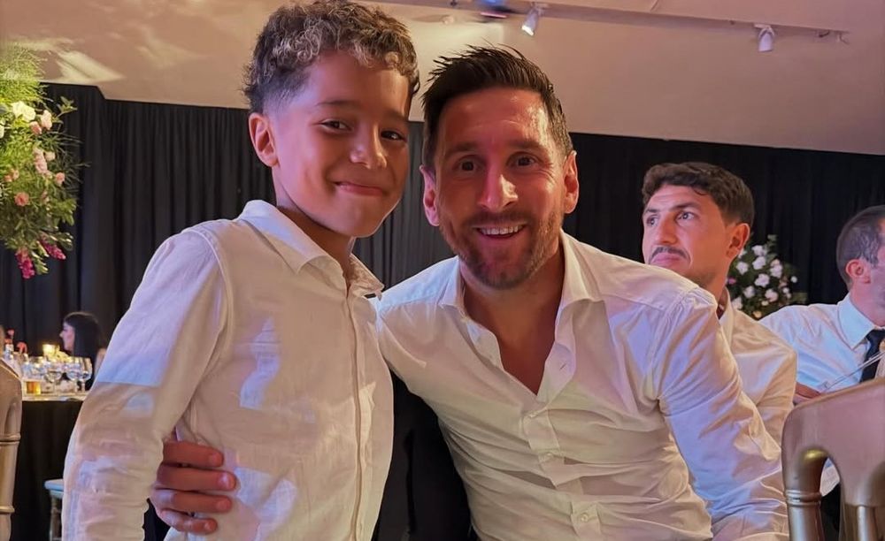 Leonardo Gargano, el hijo menor de Walter Gargano, le pidió una foto a Lionel Messi en el cumpleaños de Delfina Suárez, la hija de Luis Suárez