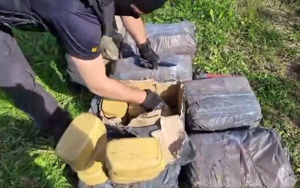 Incautación pasta base enterrada en Paso de la Arena