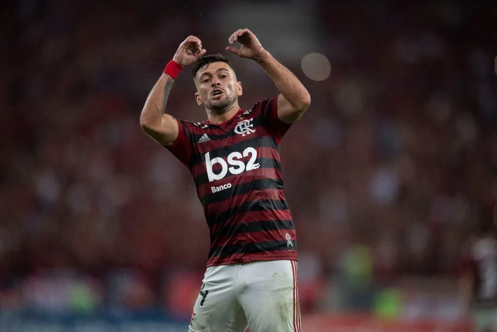 Flamengo, con De Arrascaeta, ganó 3-1 a Cruzeiro en el inicio del Brasileirão