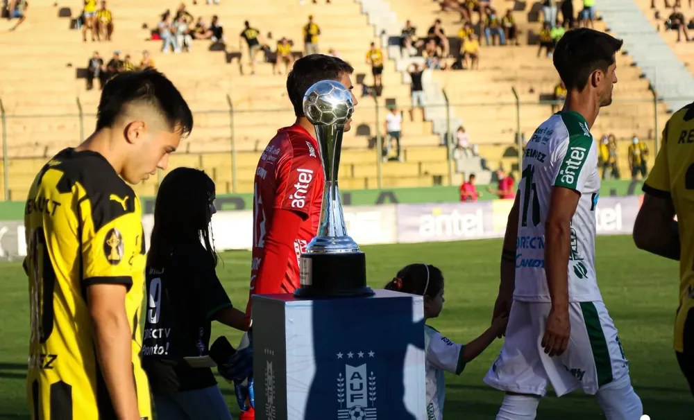 Final de la Supercopa Uruguaya 2022 entre Plaza Colonia y Peñarol